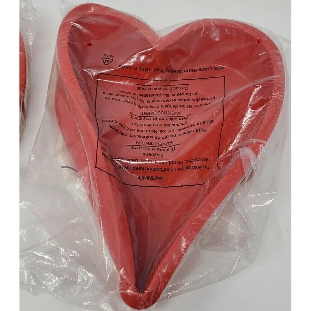 NOS TUPPERWARE MAGIC BAKEWARE SILICONE BAKING SET ROUND HEART BUNDT PAN SET OF 3